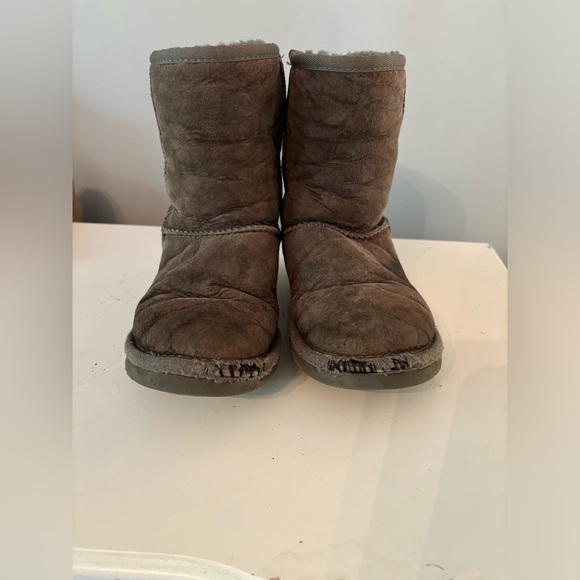 UGG Classic Sheepskin Boots in Grey - Women’s size 5 USA. 10 inches across sole - Picture 8 of 10